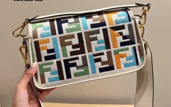 FENDI BAGUETTE MULTICOLOUR CANVAS BAG WITH FF EMBROIDERY 26CM - Image 3