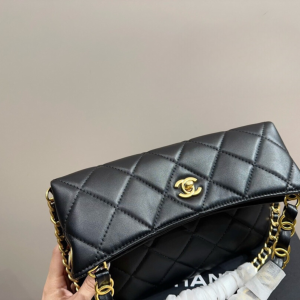 CHANEL HOBO MAXI BLACK BAG - Image 5