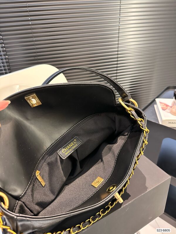 CHANEL CC HOBO BAG BLACK SHINY - Image 8
