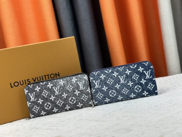 LOUIS VUITTON MONOGRAM ZIPPY WALLET - Image 9