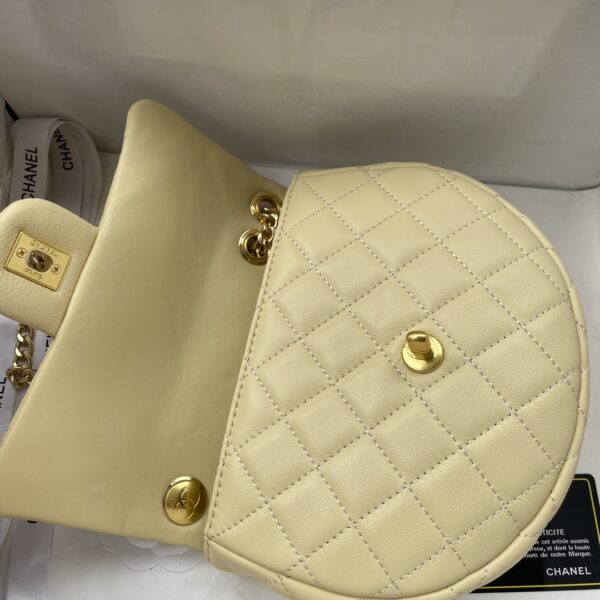 CHANEL MINI FLAP BAG - Image 4
