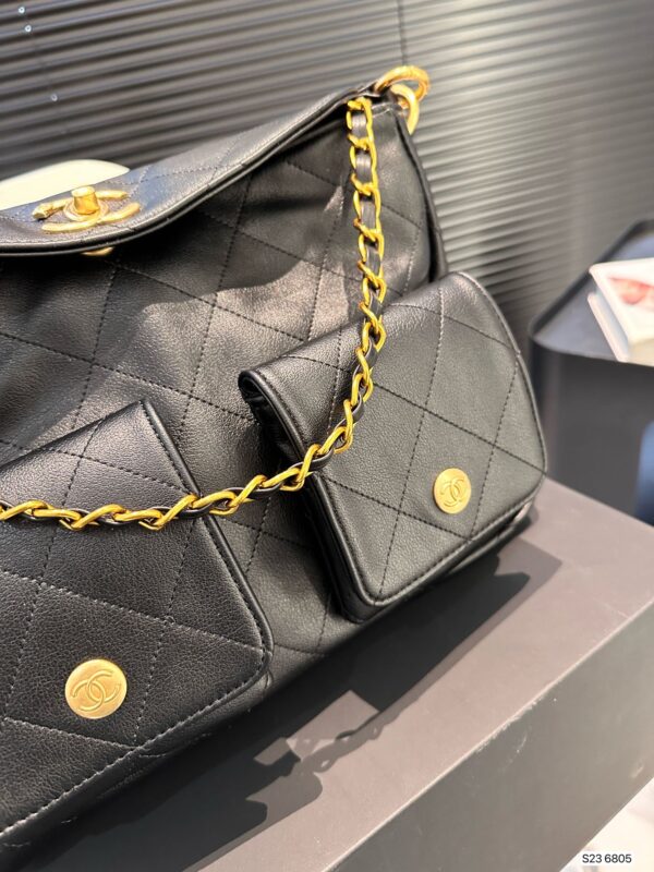 CHANEL CC HOBO BAG BLACK SHINY - Image 7
