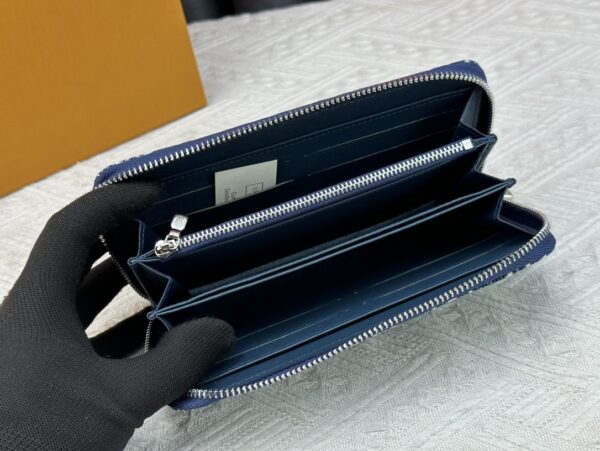 LOUIS VUITTON MONOGRAM ZIPPY WALLET - Image 8