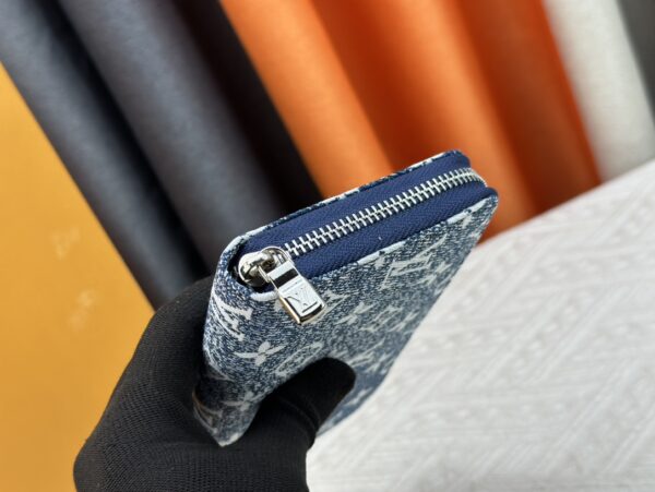 LOUIS VUITTON MONOGRAM ZIPPY WALLET - Image 5
