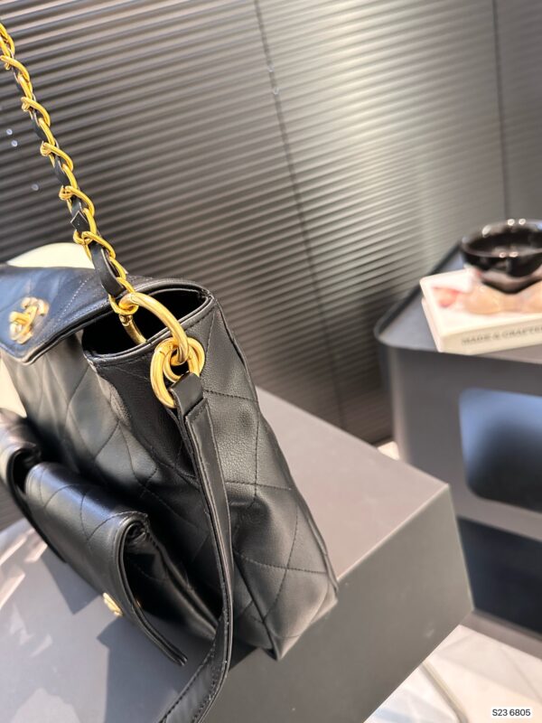 CHANEL CC HOBO BAG BLACK SHINY - Image 3