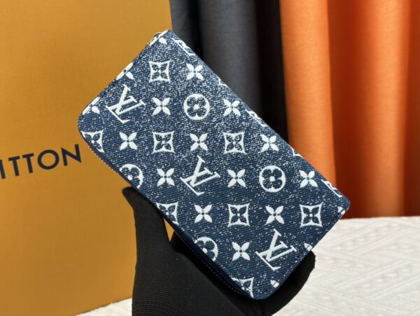 LOUIS VUITTON MONOGRAM ZIPPY WALLET - Image 2