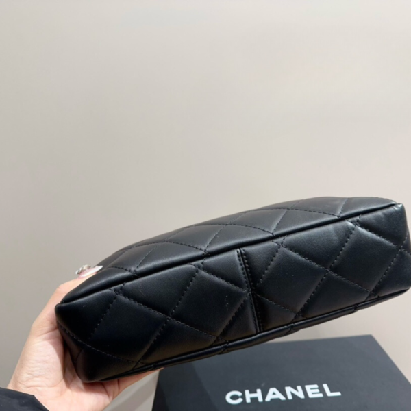 CHANEL HOBO MAXI BLACK BAG - Image 7