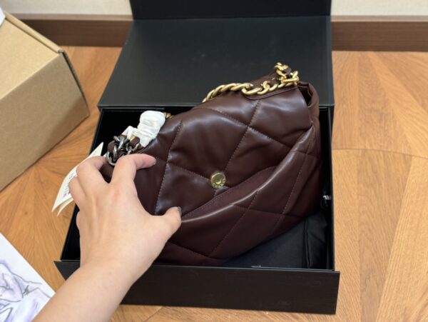 CHANEL 19 DESIGNER HANDBAGS FOR WOMEN 25CM - Image 10