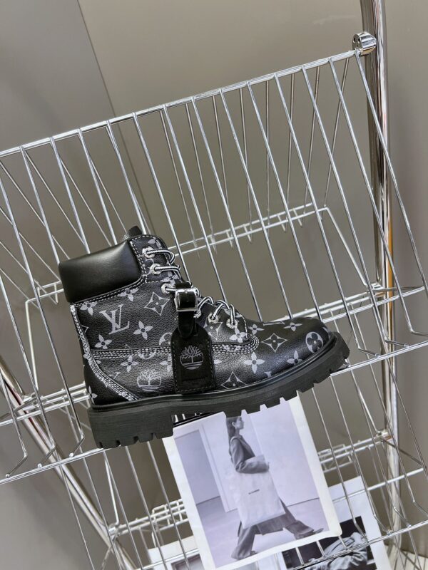LV WOMEN'S BOOTS - Image 6