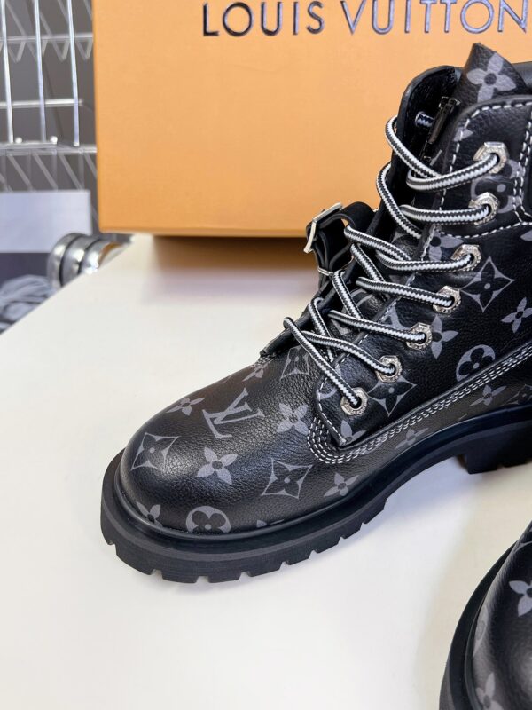 LV WOMEN'S BOOTS - Image 8