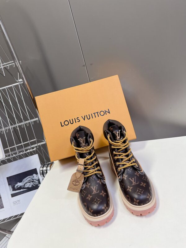 LV WOMEN'S BOOTS - Image 2