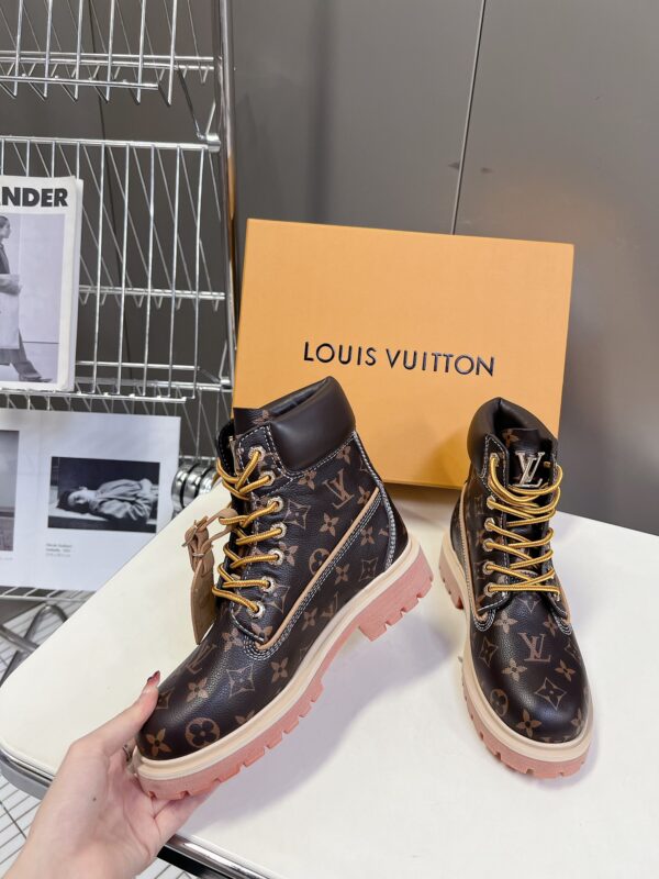 LV WOMEN'S BOOTS - Image 5