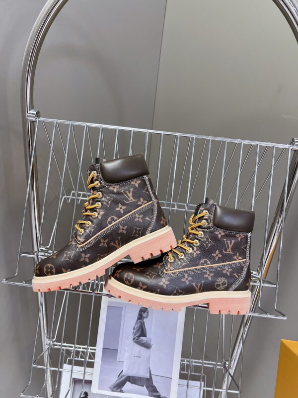 LV WOMEN'S BOOTS - Image 7