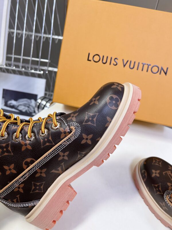 LV WOMEN'S BOOTS - Image 8