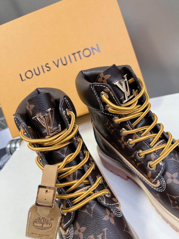 LV WOMEN'S BOOTS - Image 9