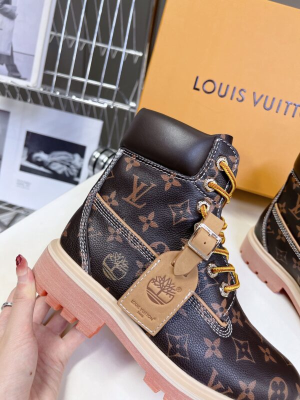 LV WOMEN'S BOOTS - Image 10