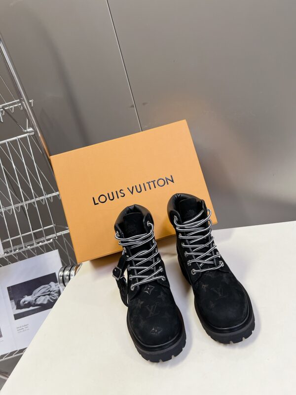 LV WOMEN'S BOOTS - Image 2
