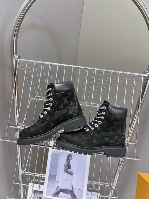 LV WOMEN'S BOOTS - Image 7