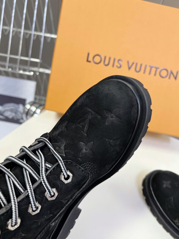 LV WOMEN'S BOOTS - Image 8