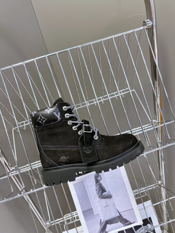 LV WOMEN'S BOOTS - Image 6