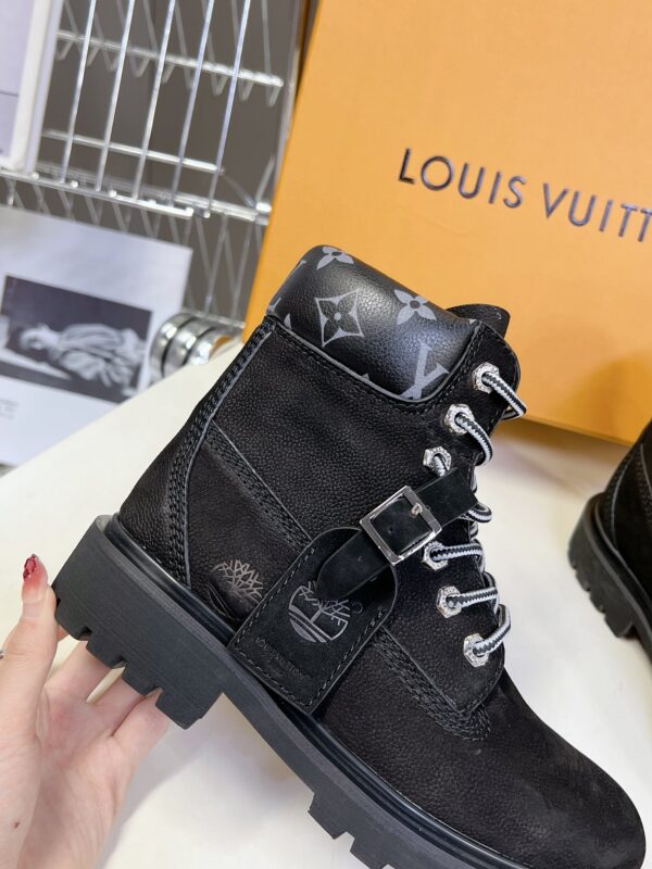 LV WOMEN'S BOOTS - Image 9