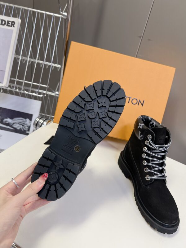 LV WOMEN'S BOOTS - Image 10