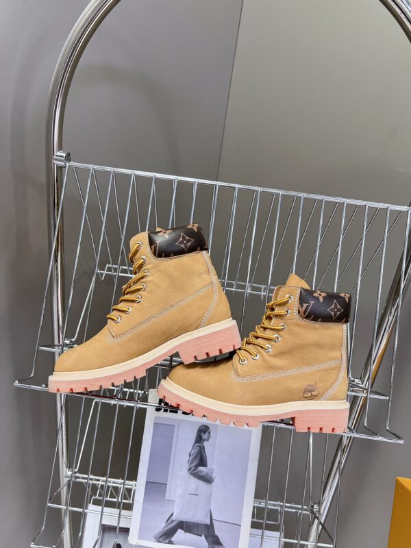 LV WOMEN'S BOOTS - Image 7