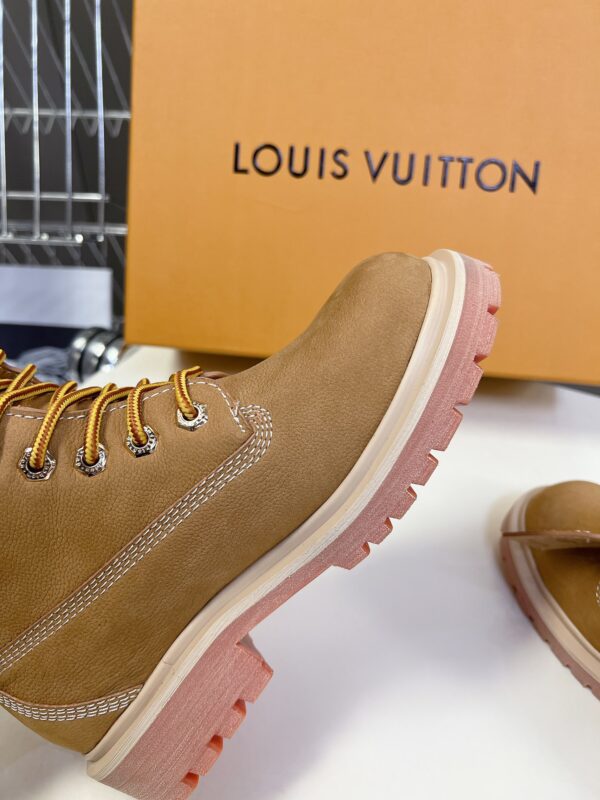 LV WOMEN'S BOOTS - Image 8