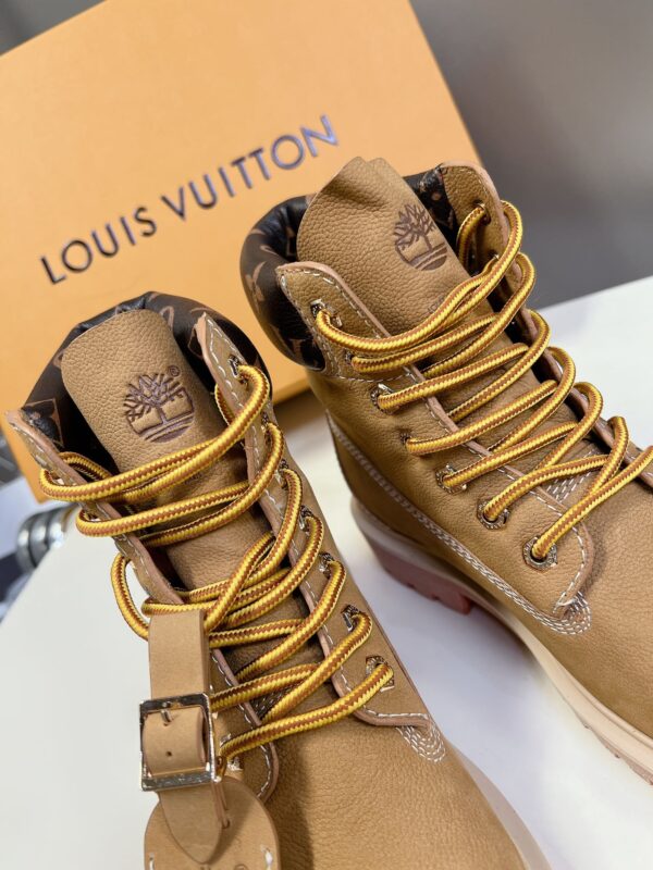 LV WOMEN'S BOOTS - Image 9