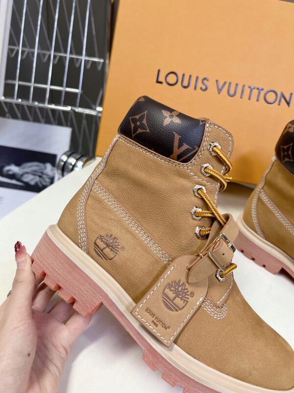 LV WOMEN'S BOOTS - Image 10