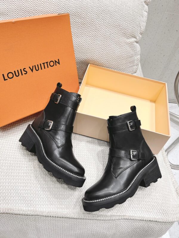 LV WOMEN’S BOOTS - Image 6