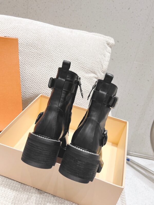 LV WOMEN’S BOOTS - Image 9
