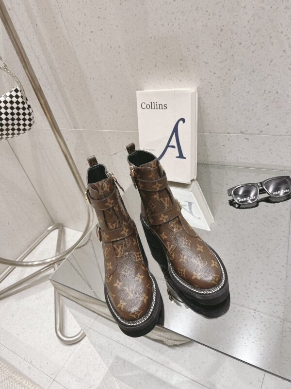 LV WOMEN'S BOOTS - Image 2