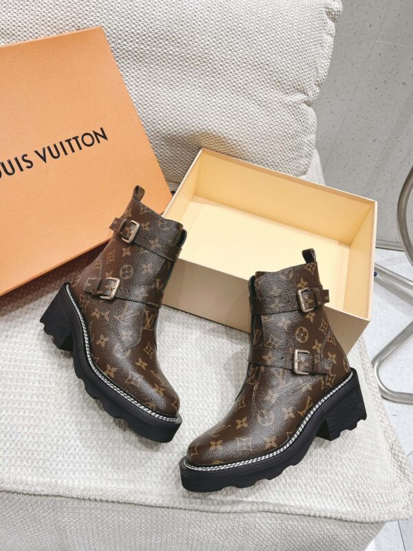 LV WOMEN'S BOOTS - Image 6