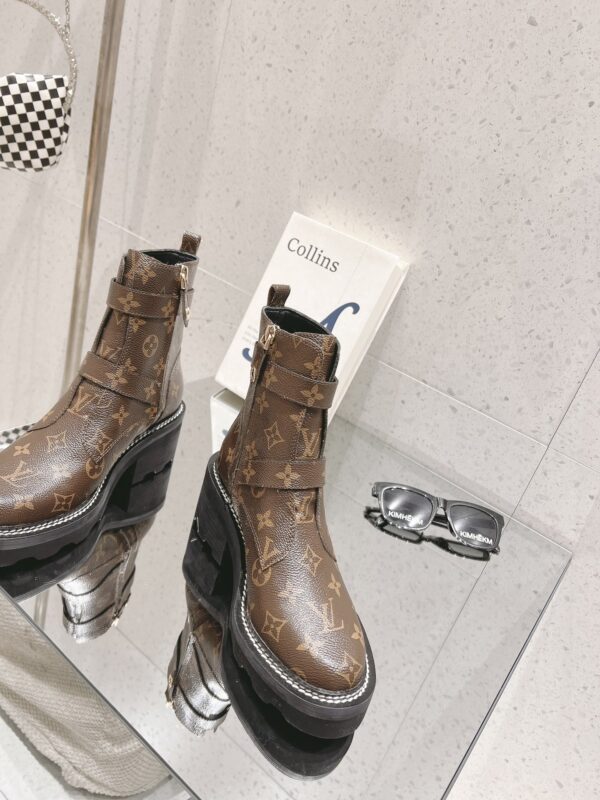 LV WOMEN'S BOOTS - Image 7