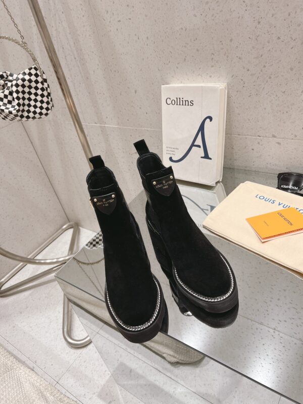 LV WOMEN’S BOOTS - Image 2