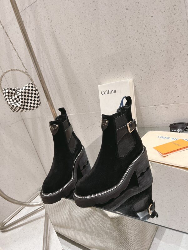 LV WOMEN’S BOOTS - Image 4