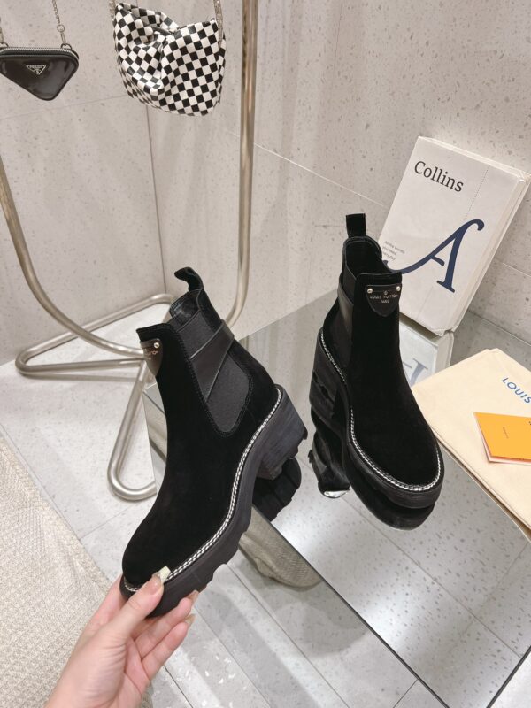 LV WOMEN’S BOOTS - Image 5