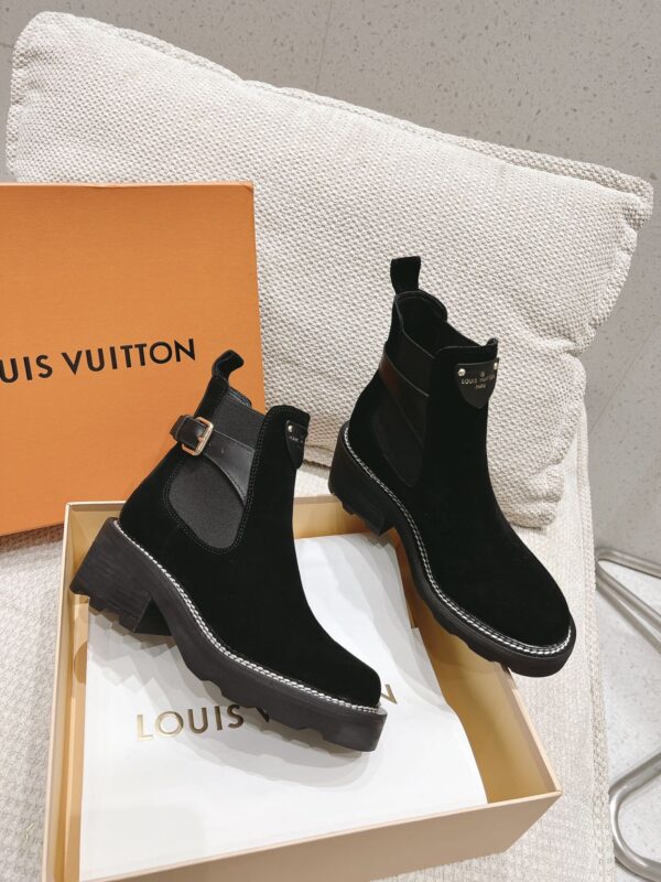 LV WOMEN’S BOOTS - Image 6