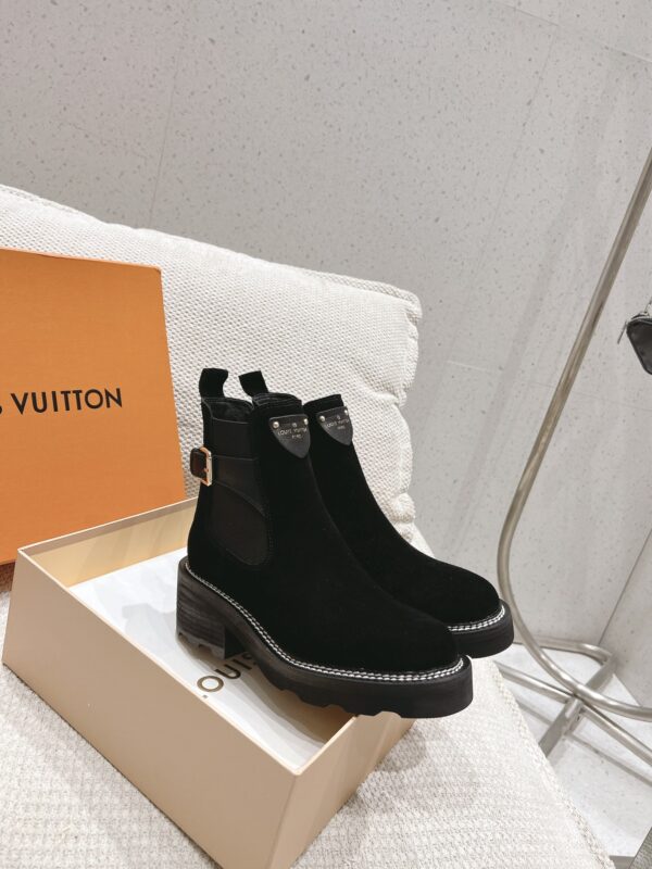 LV WOMEN’S BOOTS - Image 7