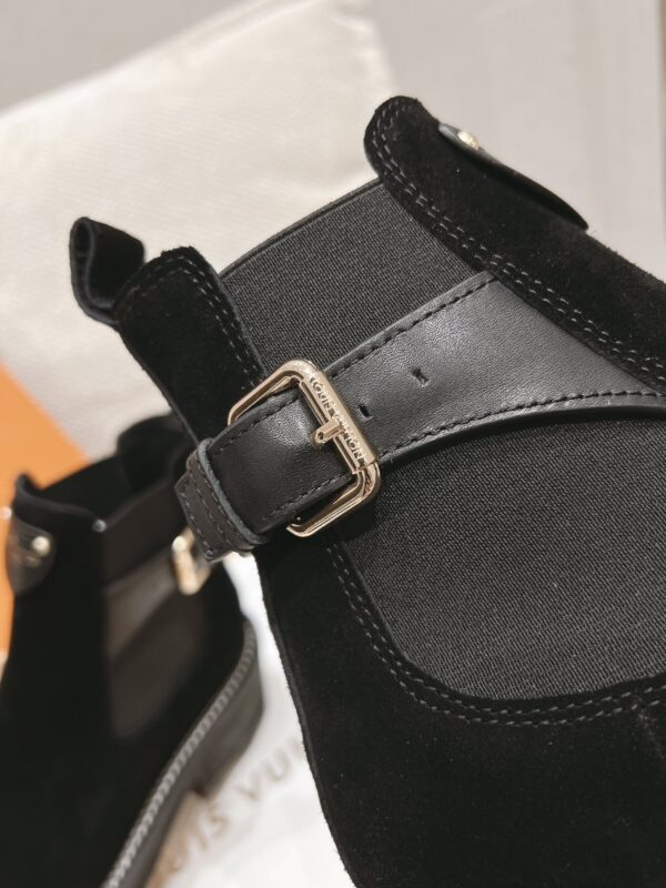 LV WOMEN’S BOOTS - Image 8