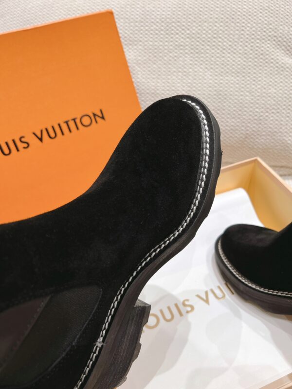 LV WOMEN’S BOOTS - Image 9