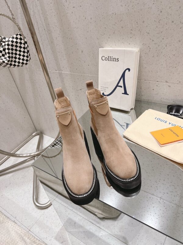 LV WOMEN’S BOOTS - Image 2