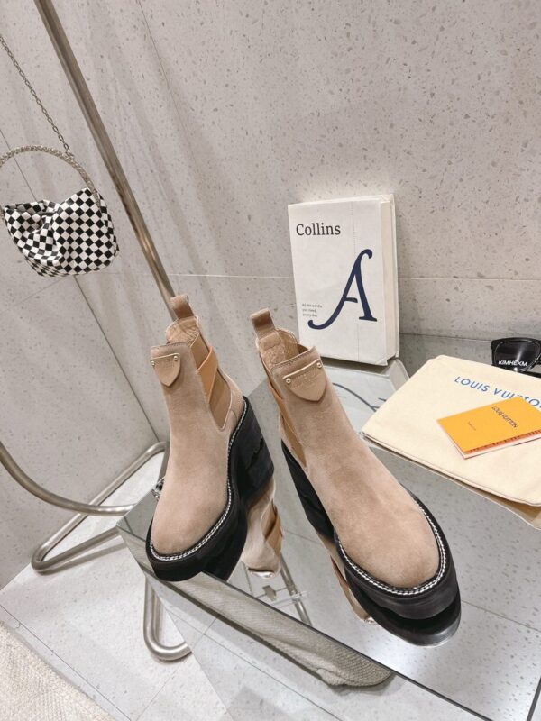 LV WOMEN’S BOOTS - Image 3
