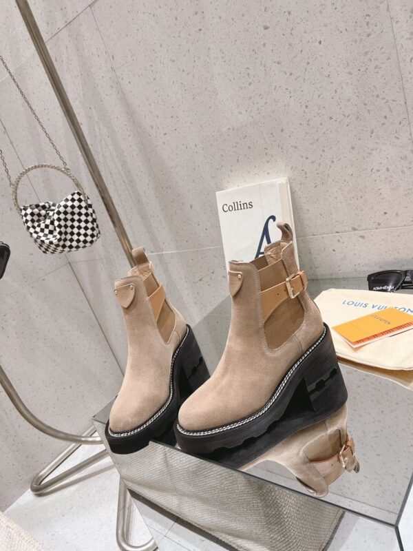 LV WOMEN’S BOOTS - Image 4