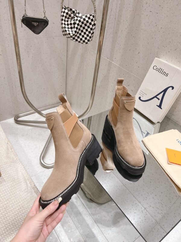 LV WOMEN’S BOOTS - Image 5