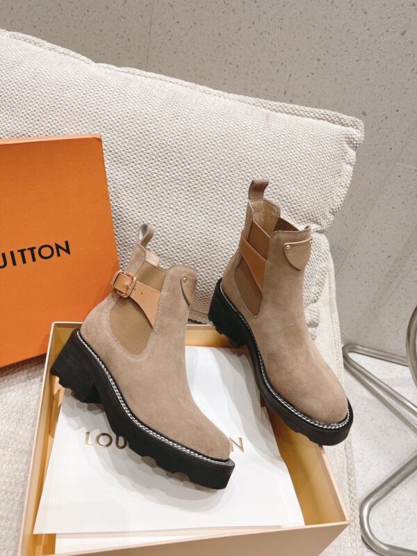 LV WOMEN’S BOOTS - Image 6
