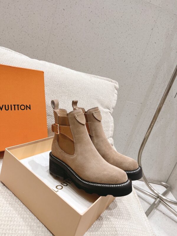 LV WOMEN’S BOOTS - Image 7