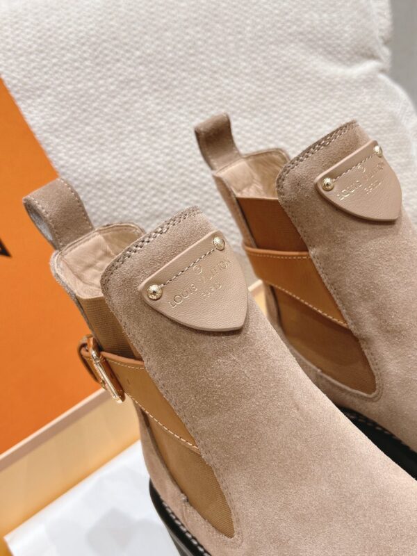 LV WOMEN’S BOOTS - Image 8