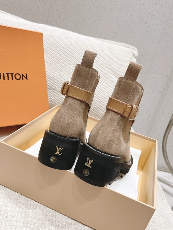 LV WOMEN’S BOOTS - Image 10